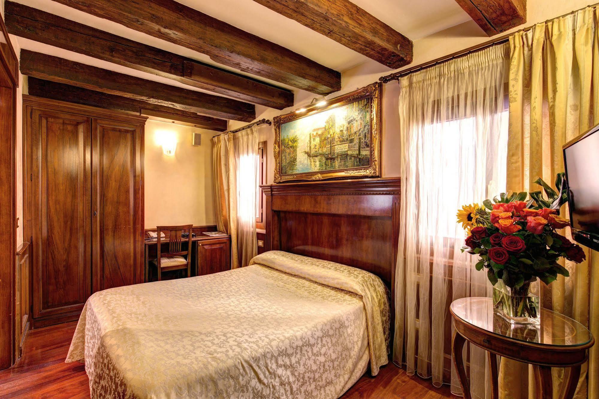 3⋆ PALAZZO LA SCALA ≡ Venice, Italy ≡ Lowest Booking Rates For Palazzo La  Scala in Venice